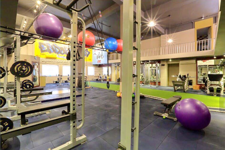 Gym,Physical fitness,Exercise equipment,Swiss ball,Room,Sport venue,Ball,Weights,Exercise,Sports training