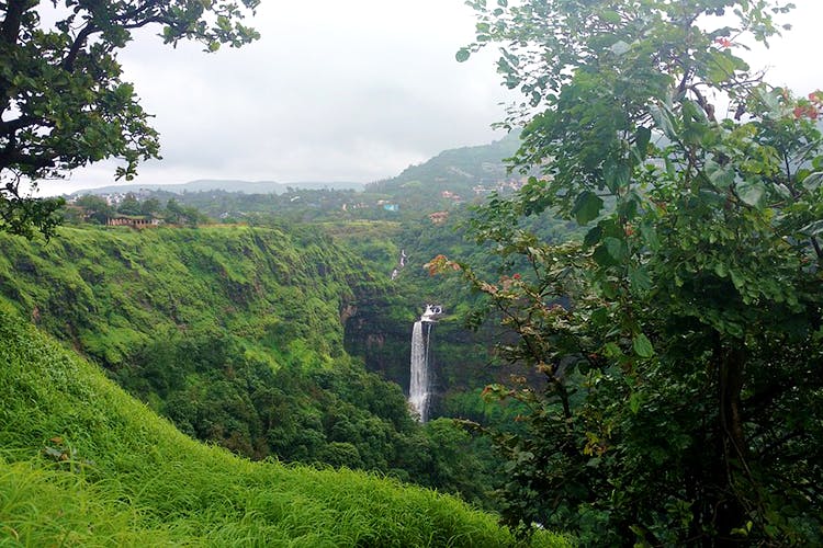 Waterfall,Water resources,Nature,Vegetation,Natural landscape,Water,Nature reserve,Hill station,Highland,Rainforest