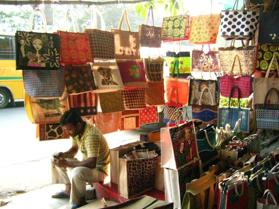 Bazaar,Selling,Marketplace,Market,Public space,Textile,Retail,Flea market,City,Building