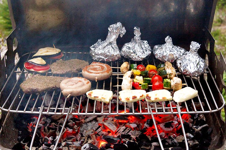 Barbecue,Barbecue grill,Grilling,Outdoor grill,Grillades,Food,Cuisine,Cooking,Outdoor grill rack & topper,Roasting