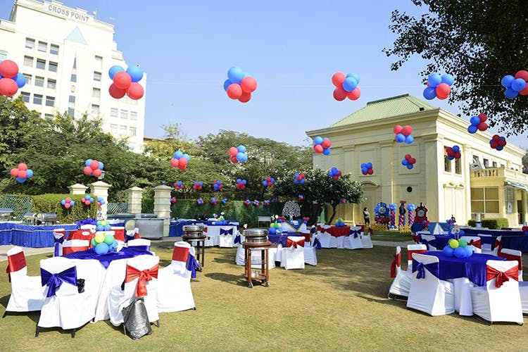 Balloon,Event,Party,Party supply,Architecture,Building,Ceremony,Function hall,Banquet,Fête