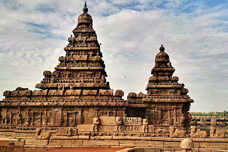 Historic site,Hindu temple,Landmark,Temple,Place of worship,Ancient history,Sky,Stone carving,Architecture,Building
