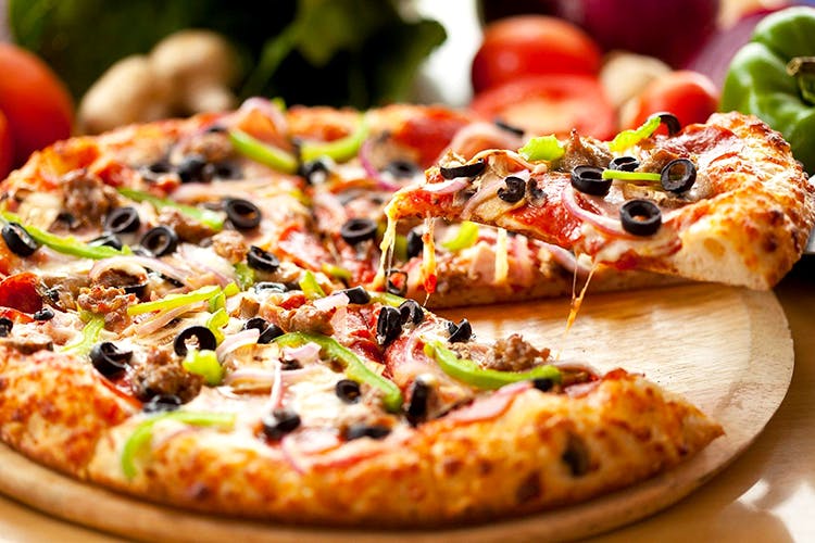 Dish,Food,Cuisine,Pizza,Pizza cheese,California-style pizza,Ingredient,Flatbread,Tarte flambée,Italian food