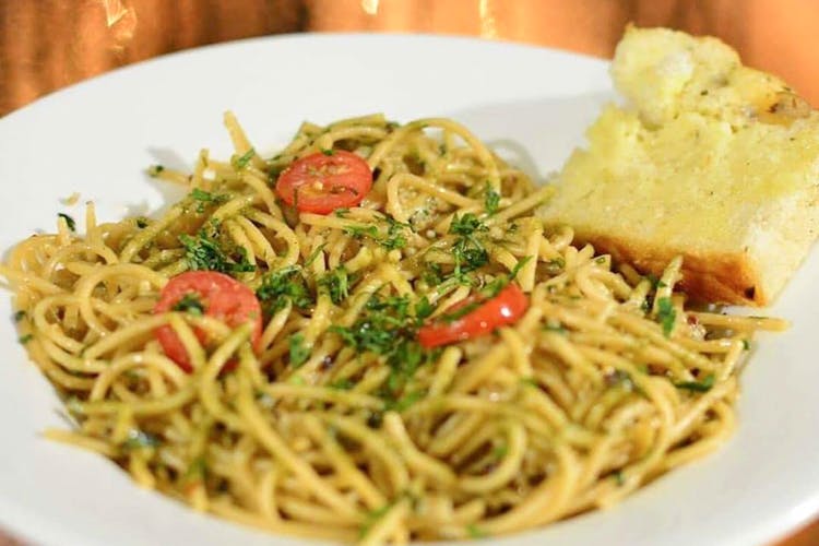 Dish,Food,Cuisine,Noodle,Spaghetti,Capellini,Spaghetti aglio e olio,Ingredient,Chow mein,Chinese noodles