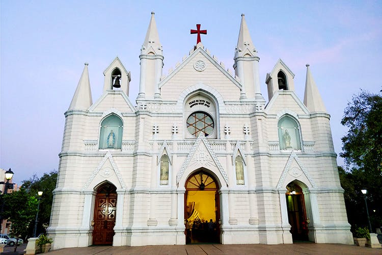 Landmark,Place of worship,Building,Architecture,Church,Chapel,Parish,Facade,Classical architecture,Sky