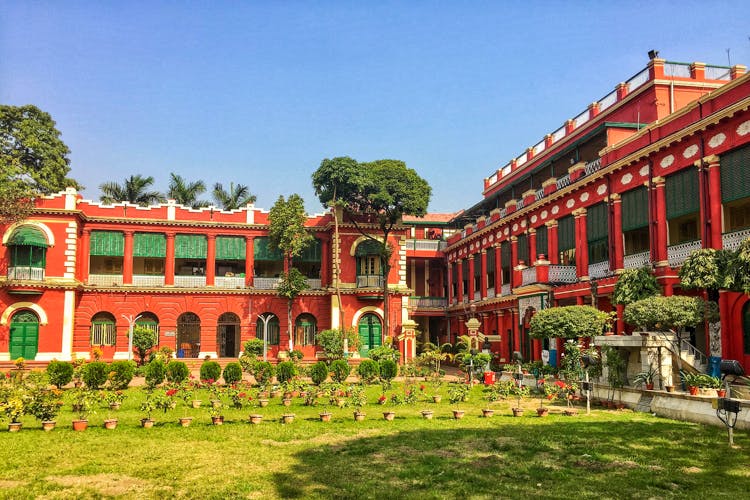 Building,Architecture,Landmark,Palace,Hacienda,Botany,Estate,Historic site,Grass,Official residence