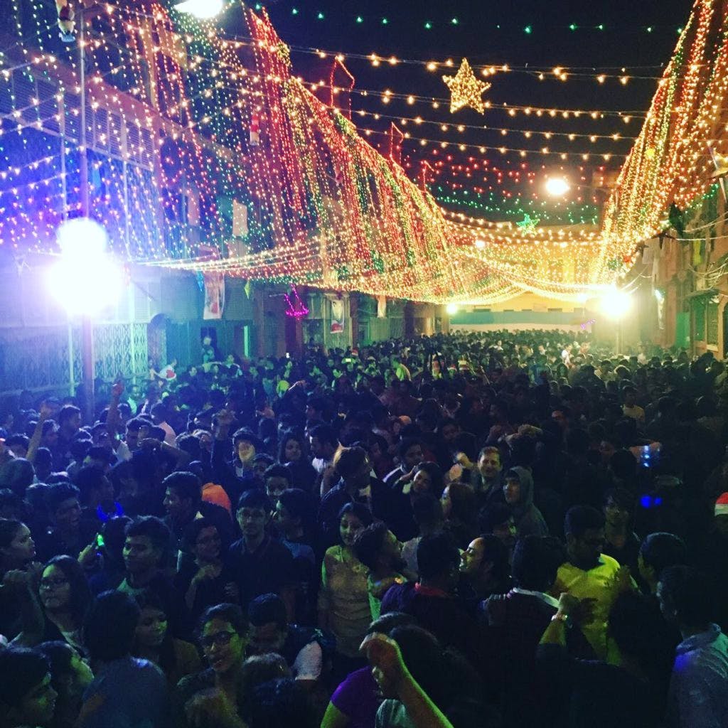 Crowd,People,Entertainment,Sky,Event,Performance,Light,Music venue,Night,Party