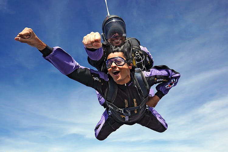 Tandem skydiving,Parachuting,Air sports,Extreme sport,Sky,Parachute,Windsports,Jumping,Fun,Cloud