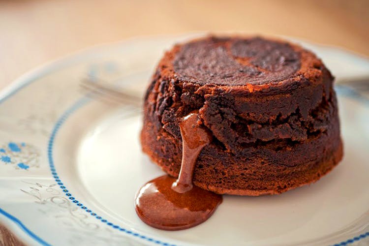 Dish,Food,Cuisine,Dessert,Ingredient,Chocolate cake,Flourless chocolate cake,Chocolate brownie,Petit gâteau,Baked goods