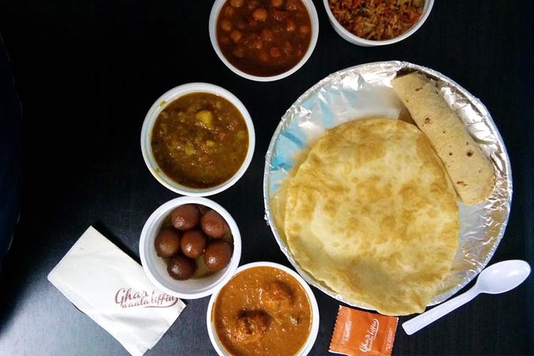 Dish,Food,Cuisine,Naan,Ingredient,Chole bhature,Roti,Kulcha,Produce,Punjabi cuisine
