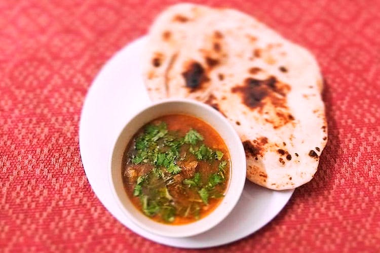 Dish,Food,Cuisine,Naan,Ingredient,Chutney,Roti,Kulcha,Curry,Punjabi cuisine