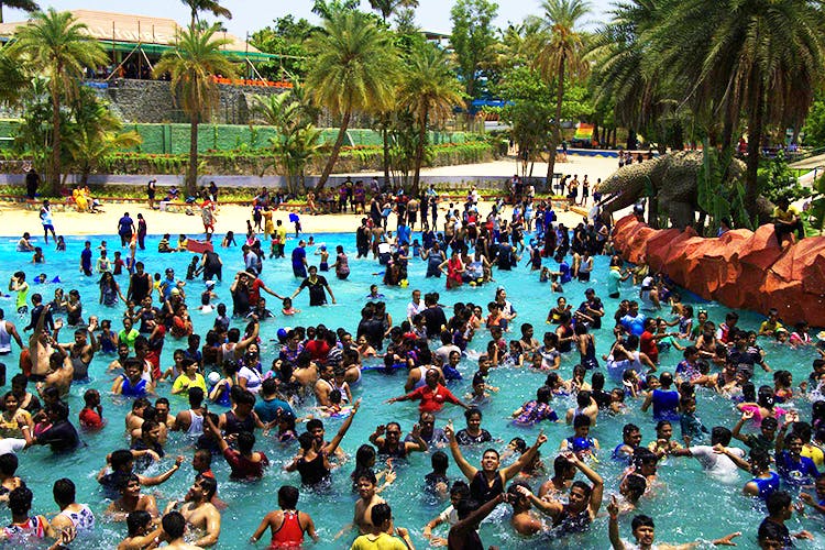 Swimming pool,Crowd,Leisure,Event,Fun,Recreation,Amusement park,Park,Spring break,Water park