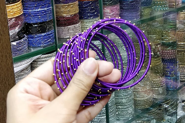 Bangle,Purple,Violet,Finger,Hand,Thread,Fashion accessory