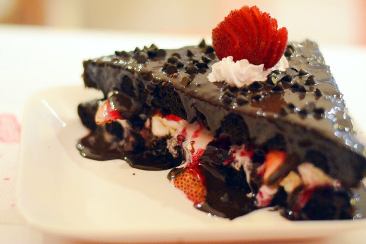 Dish,Food,Cuisine,Dessert,Chocolate,Ingredient,Sweetness,Frozen dessert,Flourless chocolate cake,Chocolate brownie