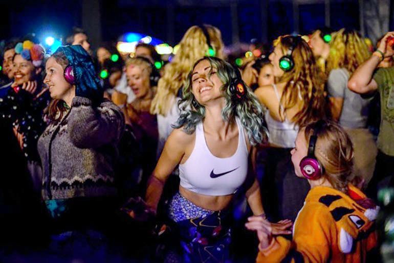 People,Event,Performance,Party,Crowd,Music,Nightclub,Stage,Leisure,Audience