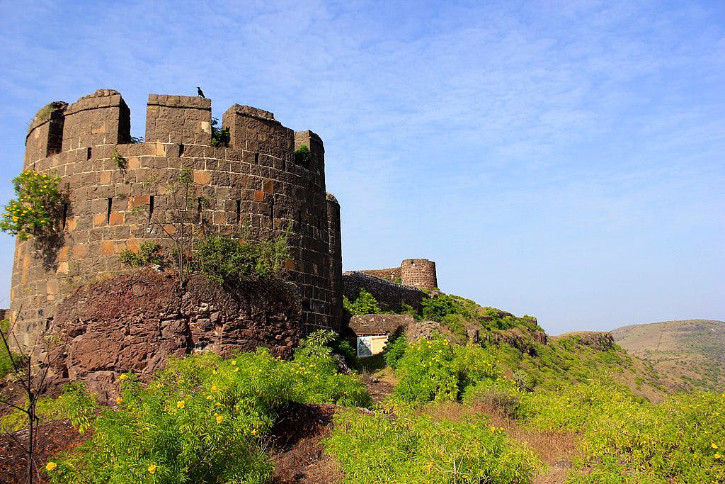 Castle,Fortification,Ruins,Sky,Wall,History,Ancient history,Building,Tree,Middle ages