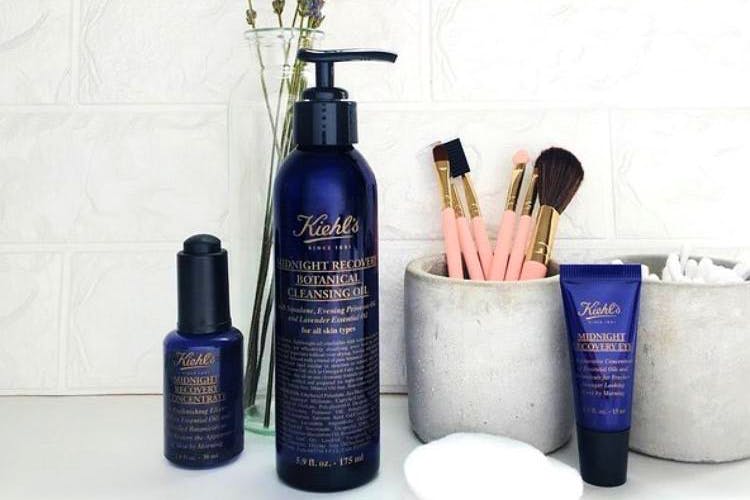 Product,Beauty,Brush,Violet,Bathroom,Cosmetics,Skin care,Personal care,Material property,Hand