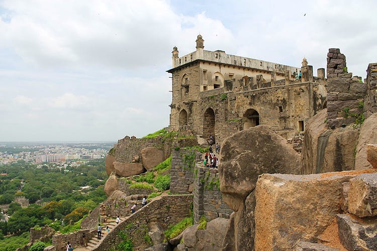 Fortification,Wall,Castle,Building,Ruins,Sky,Ancient history,History,Historic site,Tourism