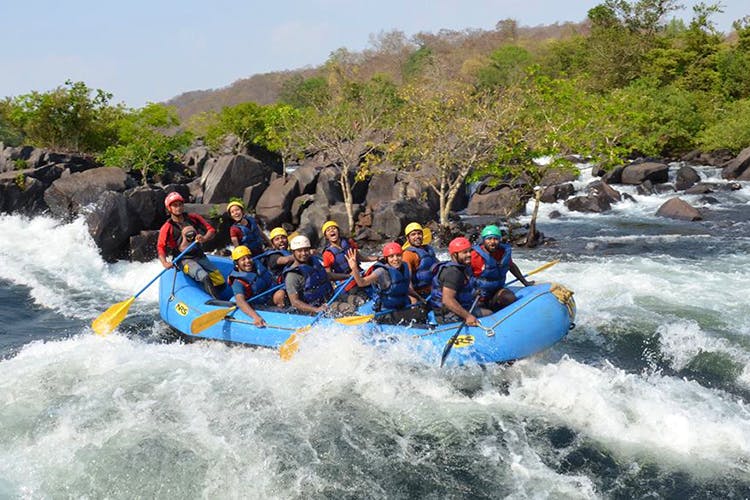 Rafting,Water resources,Rapid,Water transportation,River,Body of water,Inflatable boat,Water,Raft,Watercourse