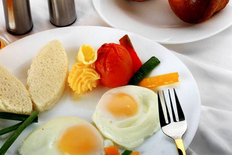 Dish,Food,Breakfast,Cuisine,Meal,Ingredient,Egg,Fried egg,Produce,Full breakfast