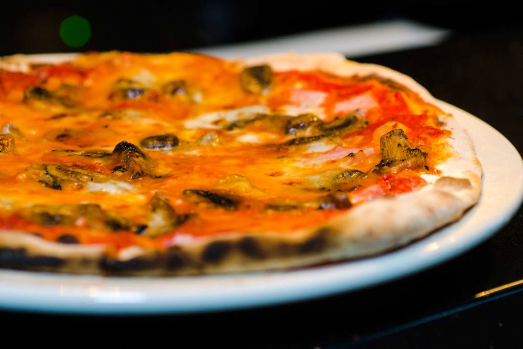 Dish,Food,Pizza,Cuisine,Pizza cheese,California-style pizza,Ingredient,Italian food,Flatbread,Tarte flambée
