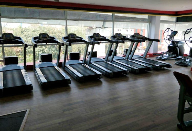 Treadmill,Gym,Room,Floor,Exercise machine,Flooring,Sport venue,Physical fitness,Exercise equipment,Hardwood