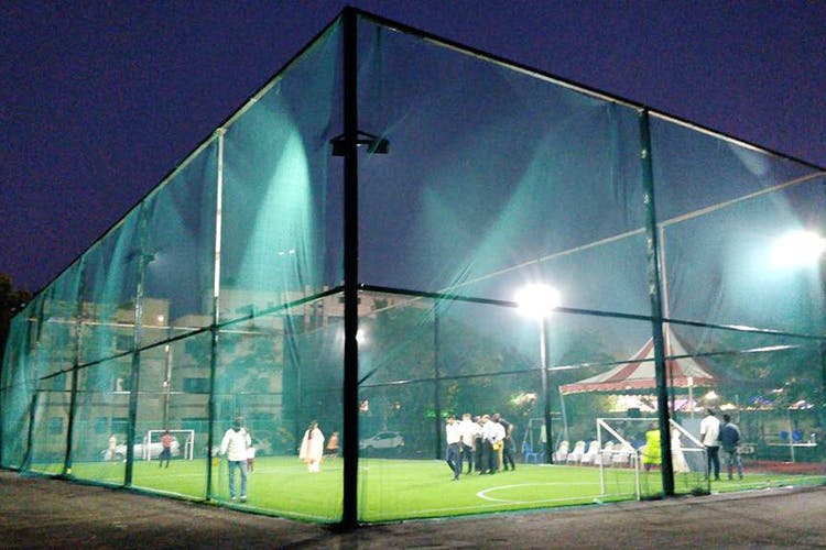 Architecture,Lighting,Facade,Racquet sport,Glass,Transparent material,Building,Net,Night,Sport venue