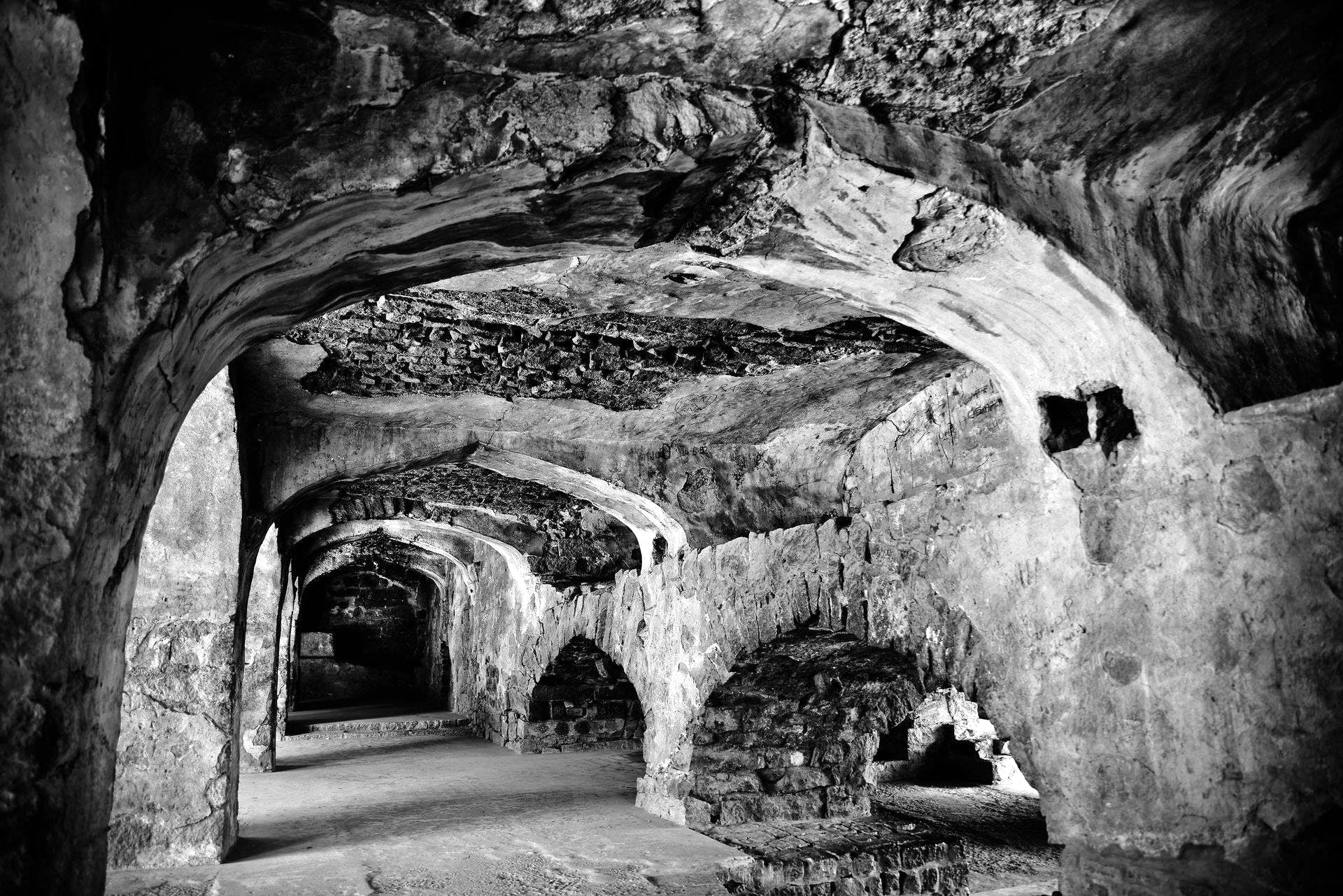 Black,Black-and-white,Monochrome photography,Arch,Monochrome,Architecture,Photography,Rock,Darkness,Tree