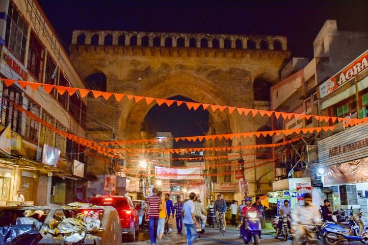 Market,Bazaar,Building,Night,Lighting,Public space,City,Sky,Architecture,Fun