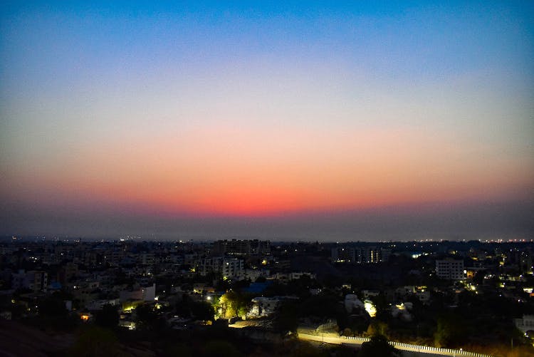 Sky,Horizon,Afterglow,Dusk,Metropolitan area,Evening,Sunset,Urban area,Night,Cloud