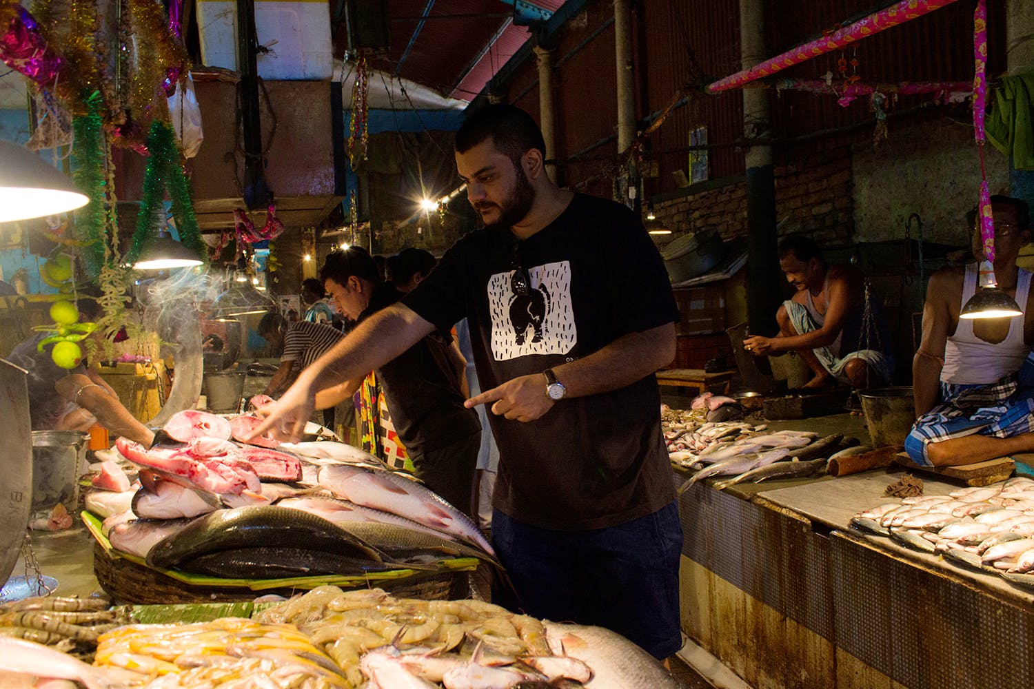 Market,Selling,Public space,Human settlement,Food,Fishmonger,Cuisine,Delicacy,Seafood,Flesh