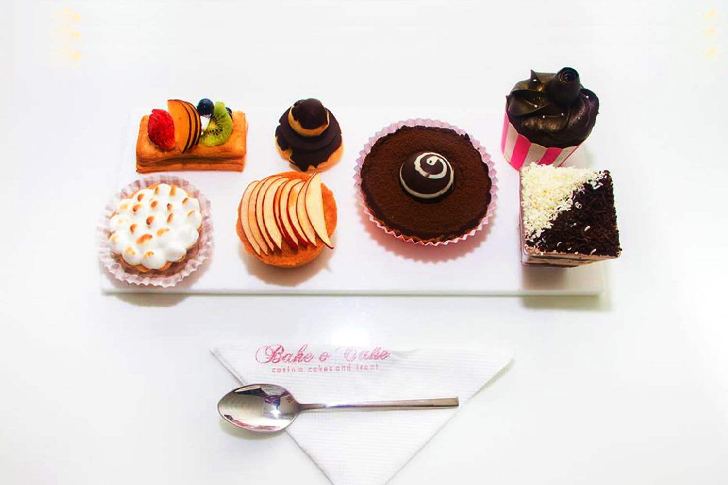 Food,Dessert,Cake,Sweetness,Cuisine,Petit four,Cupcake,Pâtisserie,Dish,Baked goods