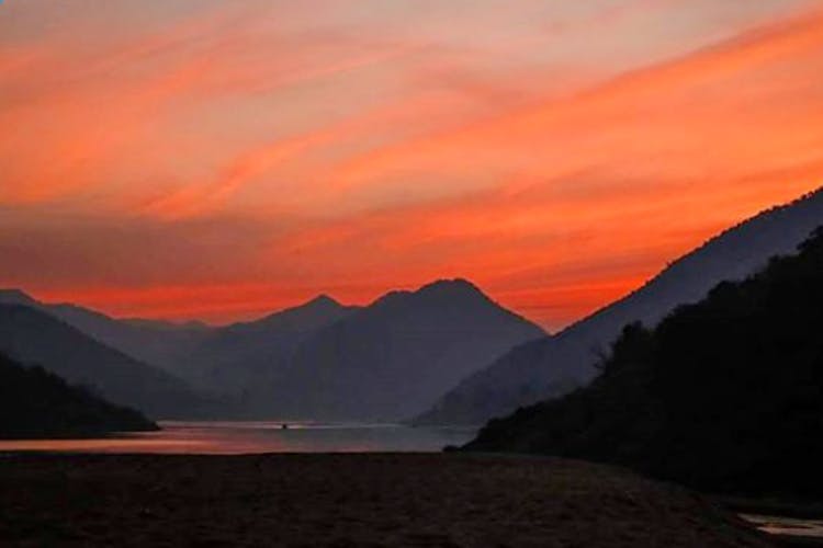 Sky,Afterglow,Highland,Red sky at morning,Nature,Mountainous landforms,Sunrise,Mountain,Dusk,Red