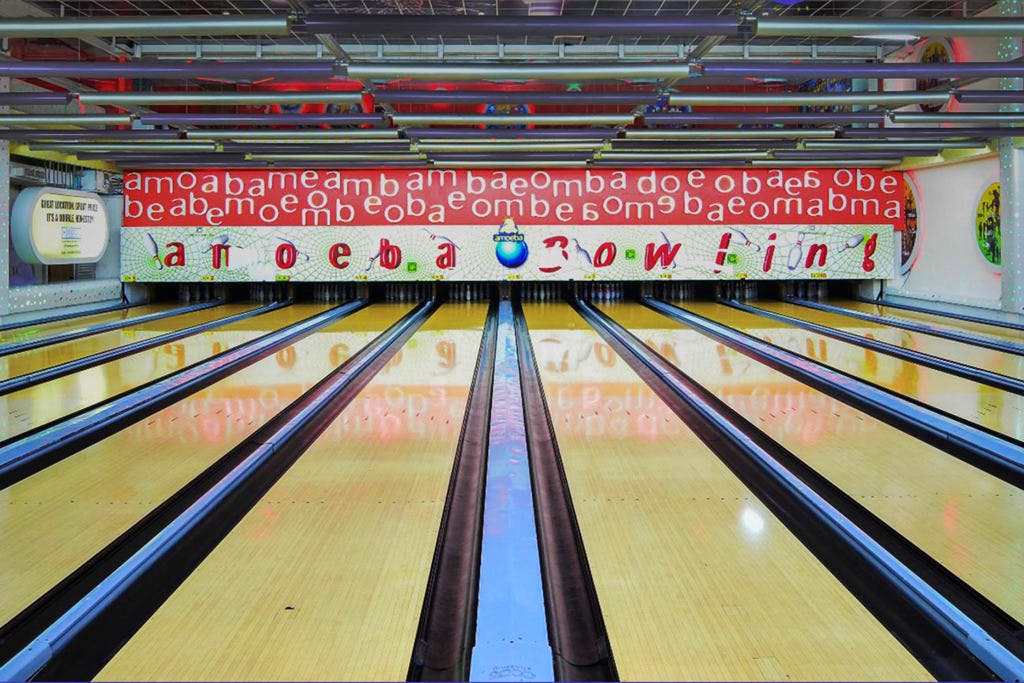 Bowling,Ten-pin bowling,Bowling pin,Bowling equipment,Duckpin bowling,Ball,Leisure centre,Bowling ball,Sport venue,Individual sports