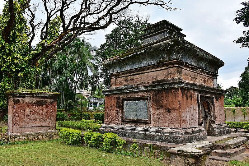 Architecture,Historic site,Building,Tree,House,Ruins,Ancient history,Grass,Mausoleum,Estate