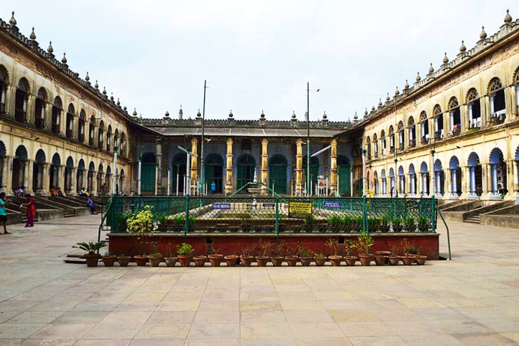 Plaza,Landmark,City,Public space,Building,Human settlement,Architecture,Palace,Town,Town square