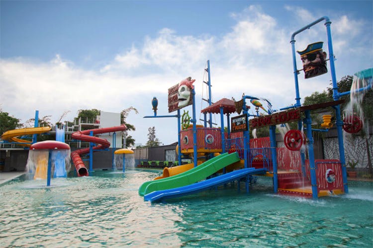 Water park,Amusement park,Recreation,Leisure,Park,Fun,Nonbuilding structure,Tourist attraction,Chute