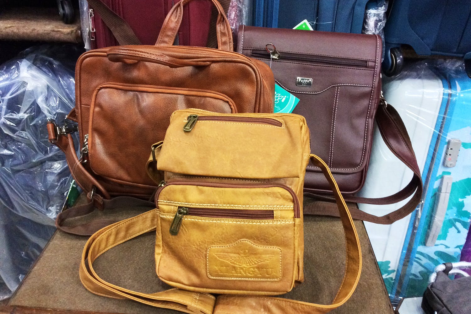 Bag,Messenger bag,Leather,Brown,Baggage,Tan,Luggage and bags,Hand luggage,Fashion accessory,Satchel