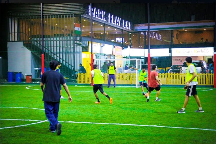 Sports,Team sport,Ball game,Football,Soccer,Player,Sport venue,Sports equipment,Grass,Futsal