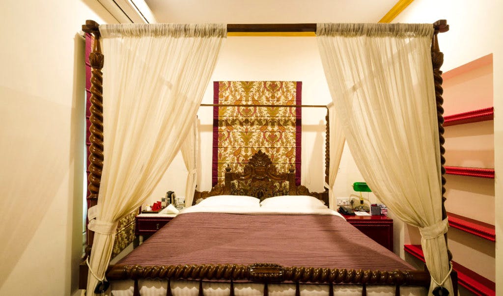 Bed,Bedroom,Furniture,Room,Curtain,Decoration,Canopy bed,Interior design,Property,Bed frame