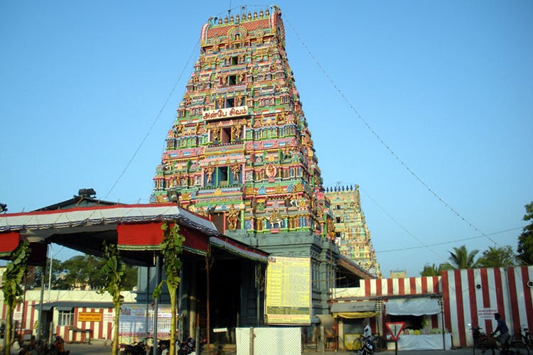 Hindu temple,Building,Temple,Place of worship,Architecture,Landmark,Temple,Tower,Shrine,Historic site