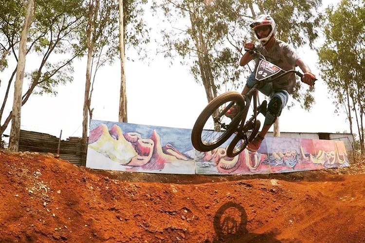 Freestyle bmx,Cycle sport,Bicycle,Vehicle,Extreme sport,Bicycle motocross,Cycling,Soil,Dirt jumping,Bmx bike