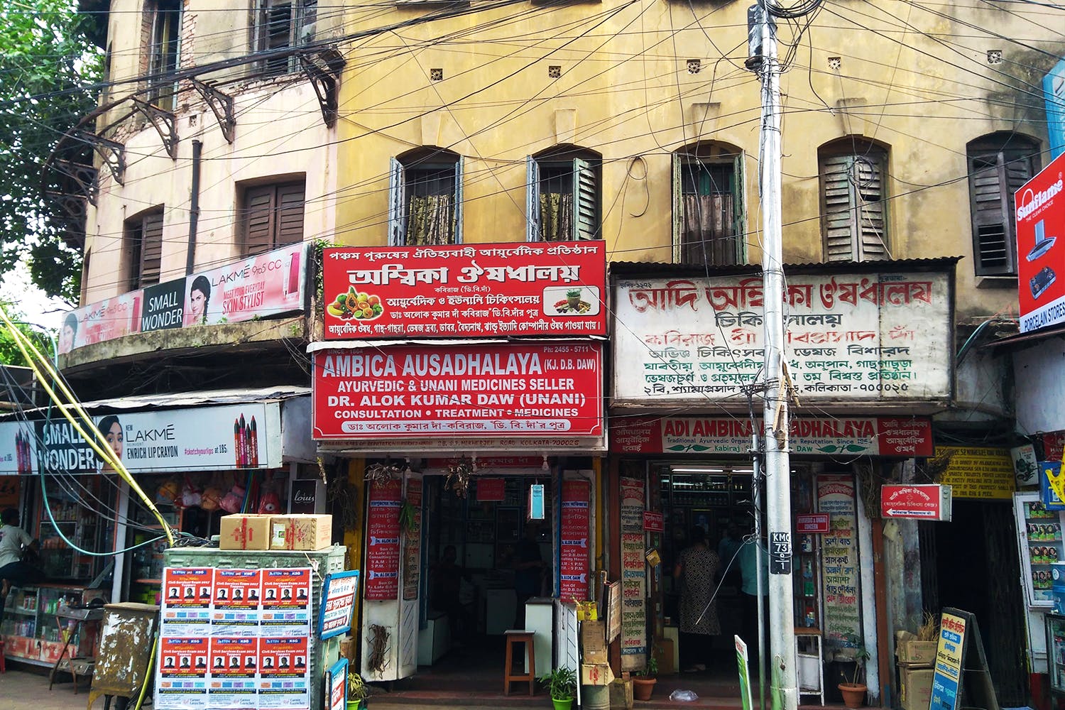 Neighbourhood,Town,Building,Urban area,Architecture,Street,Advertising,Signage,Facade,City