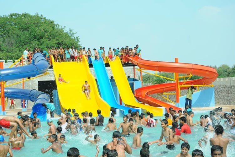 Water park,Amusement park,Leisure,Fun,Recreation,Park,Swimming pool,Nonbuilding structure,Chute,Tourism