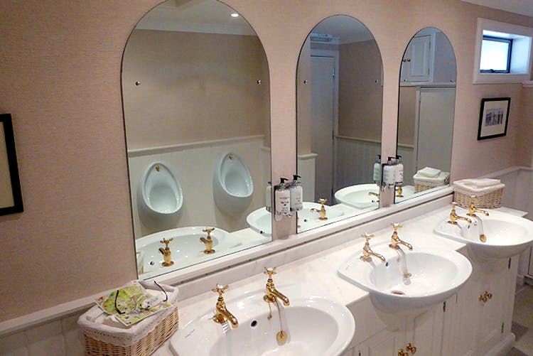 Bathroom,Room,Property,Sink,Interior design,Tap,Bathroom sink,Plumbing fixture,Architecture,Mirror