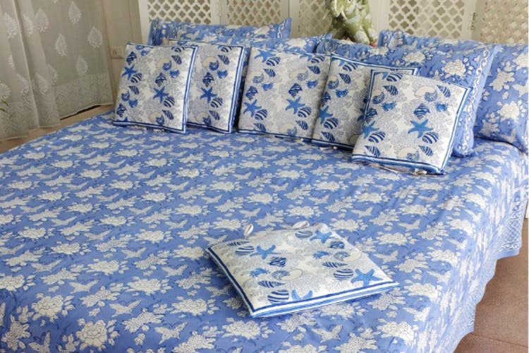 Furniture,Blue,Bedding,Bed sheet,Bed,Couch,Textile,studio couch,Room,Duvet cover