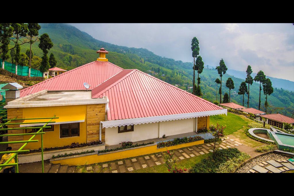 Hill station,Roof,Architecture,House,Sky,Rural area,Building,Tree,Home,Tourism