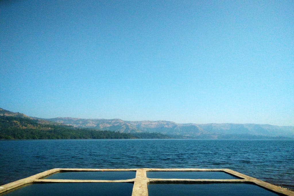 Sky,Blue,Water,Horizon,Sea,Daytime,Water resources,Ocean,Lake,Mountain