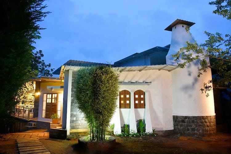Property,House,Home,Building,Lighting,Estate,Real estate,Architecture,Tree,Cottage