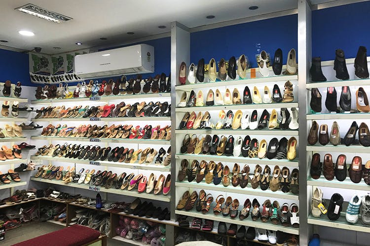 Footwear,Shoe store,Outlet store,Building,Collection,Retail,Shoe,Room,Fashion accessory,Athletic shoe